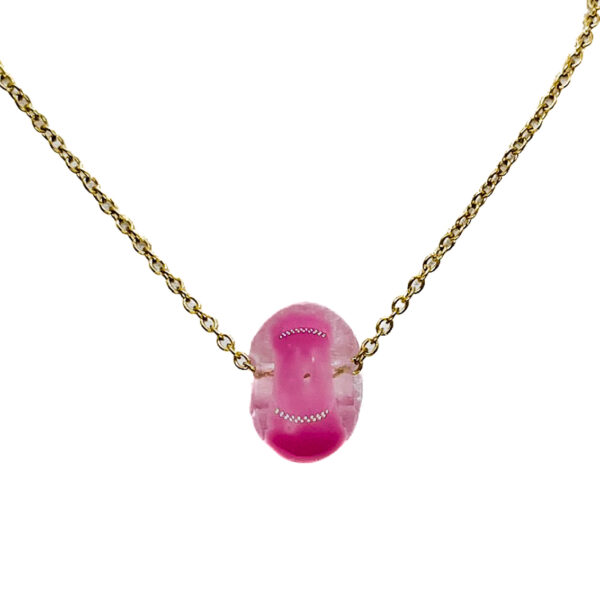 Handgemaakte glazen halsketting roze met vergulde ketting.