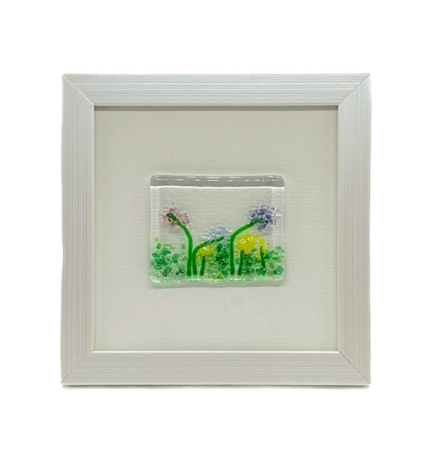 Handgemaakte glascreatie in kader - Wilde bloemen in het bos