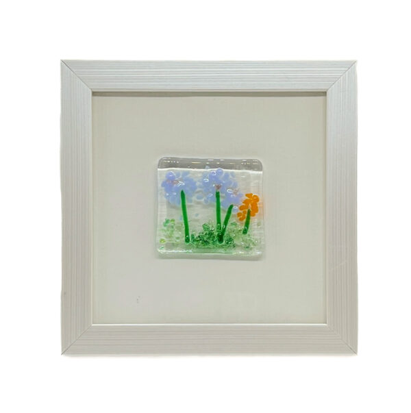 Handgemaakte glascreatie in kader - Wilde lentebloemen