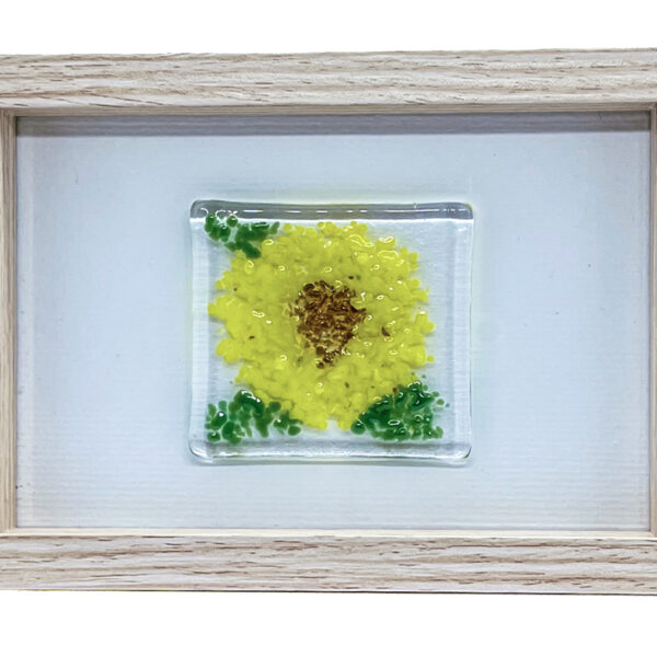 Handgemaakte glascreatie in kader - Ontluikende zonnebloem